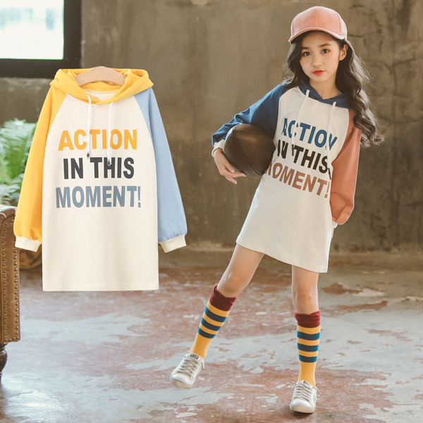 Új modell gyerek alkalmi ruha rátéttel és kapucnival - két színben