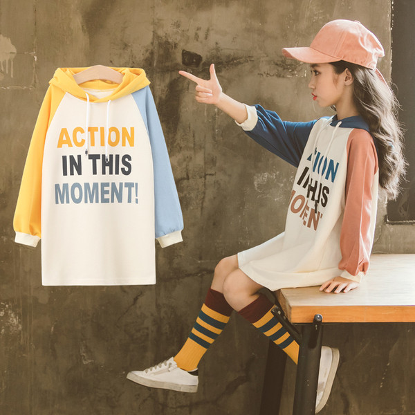 Új modell gyerek alkalmi ruha rátéttel és kapucnival - két színben