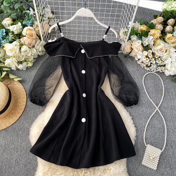 Modern női ruha fehér és fekete gombokkal