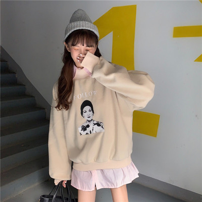 Női alkalmi blúz ovális nyakkivágással, rátéttel