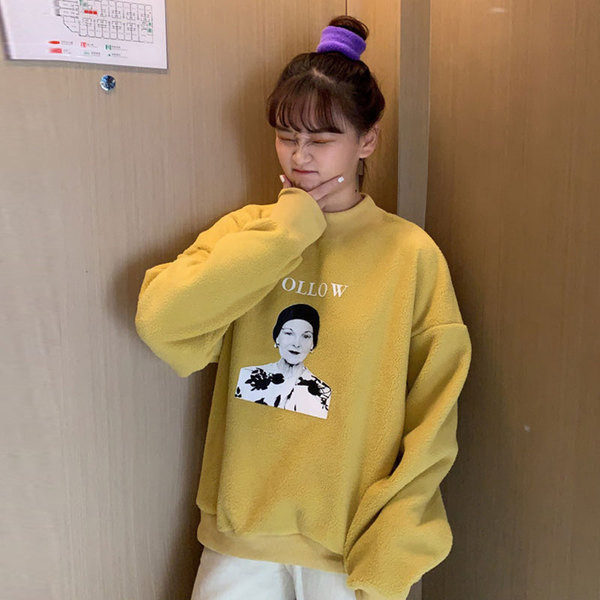 Női alkalmi blúz ovális nyakkivágással, rátéttel