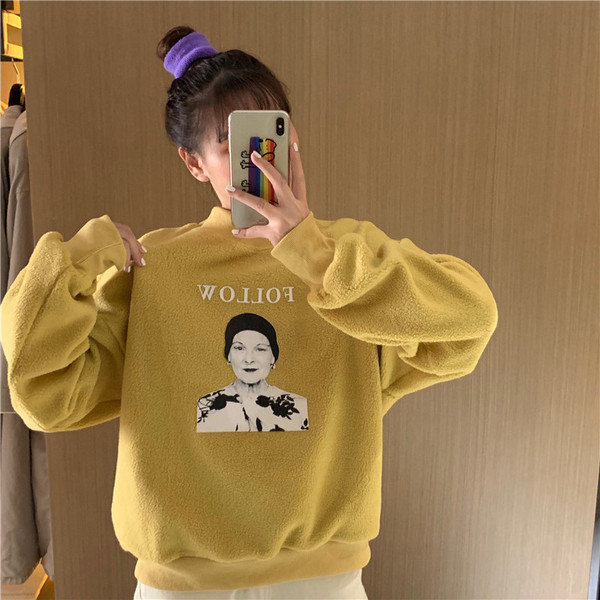 Női alkalmi blúz ovális nyakkivágással, rátéttel