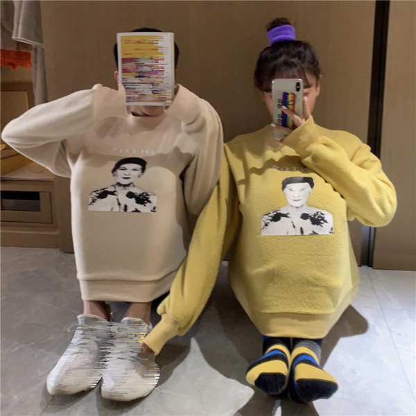 Női alkalmi blúz ovális nyakkivágással, rátéttel