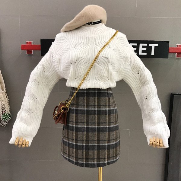 Alkalmi női pulóver ovális nyakkivágással, különböző színekben