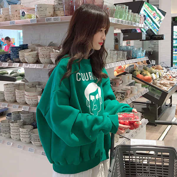 Bluză casual de damă cu aplicație model larg cu decolteu oval