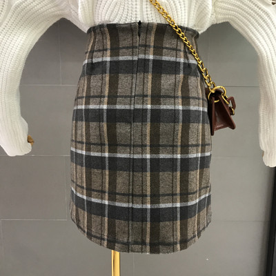 Magas derekú kockás szoknya fekete, barna és kék színekben