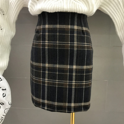 Magas derekú kockás szoknya fekete, barna és kék színekben