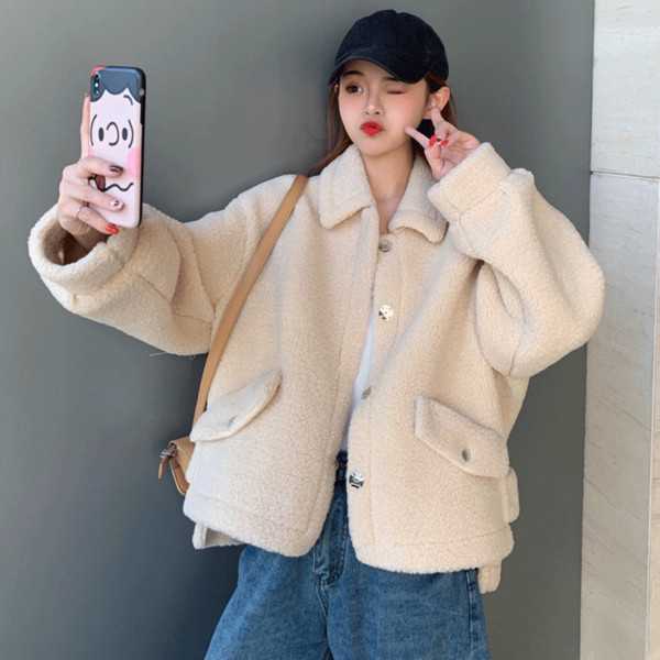 Női modern puha kabát széles modell zsebekkel