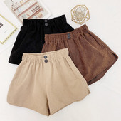 Női rövidnadrág zsebekkel több színben