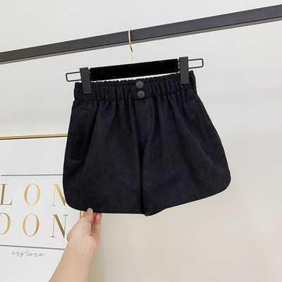 Női rövidnadrág zsebekkel több színben