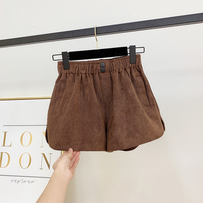 Női rövidnadrág zsebekkel több színben