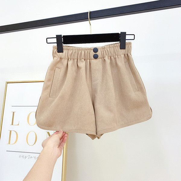 Női rövidnadrág zsebekkel több színben
