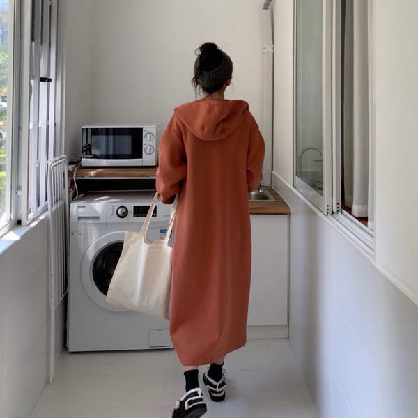 Női hosszú pulóver négy színben kapucnival és cipzárral