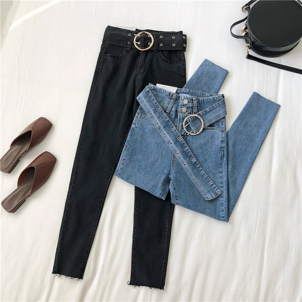 Aktuális női farmer fekete és kék színben, övvel