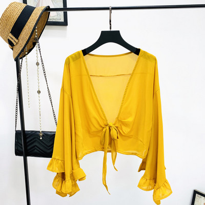 Cămașă de damă cu decolteu în V adânc, cu model floral