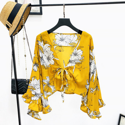 Cămașă de damă cu decolteu în V adânc, cu model floral