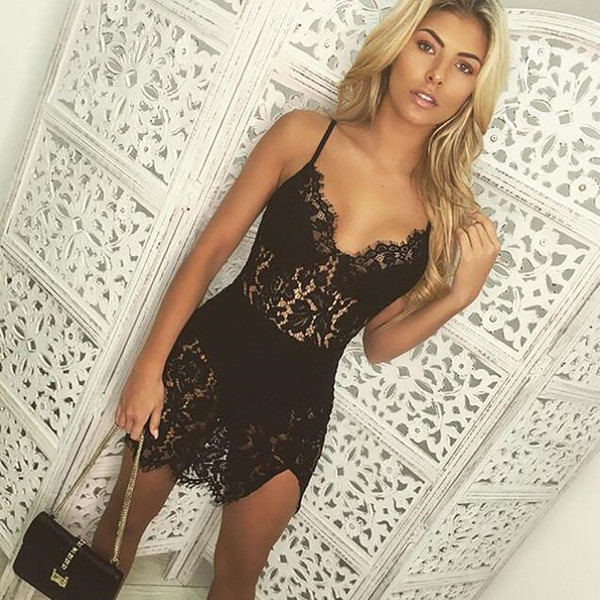 Intim női csipke hálóing vékony pántokkal, fekete színben