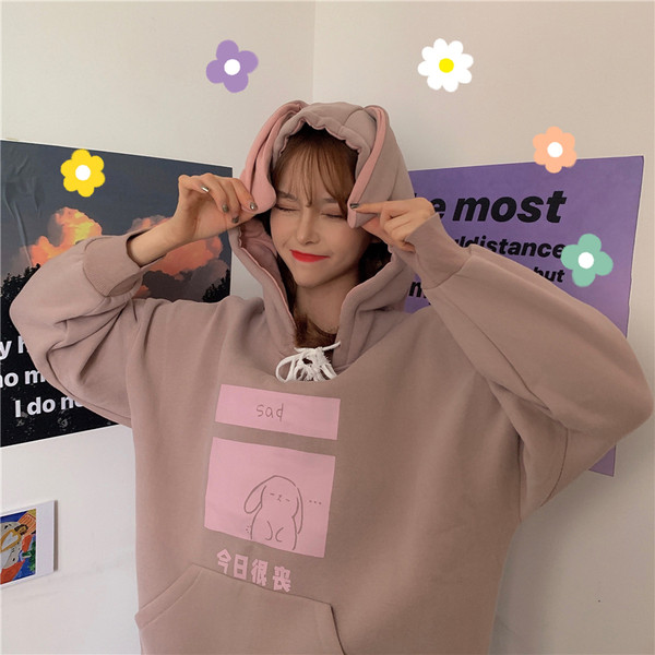 Női alkalmi pulóver fehér és rózsaszín színben, 3D elemekkel