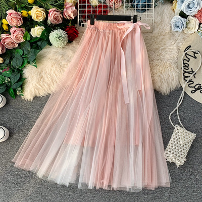 Modern női szoknya tülltel, különböző színekben