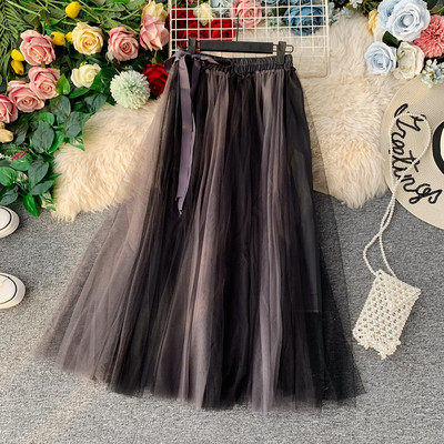 Modern női szoknya tülltel, különböző színekben