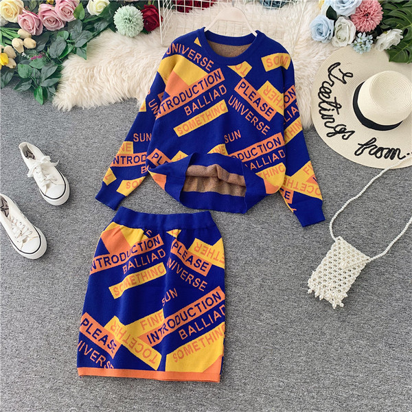 Set modern pentru femei cu inscripții în roz și albastru