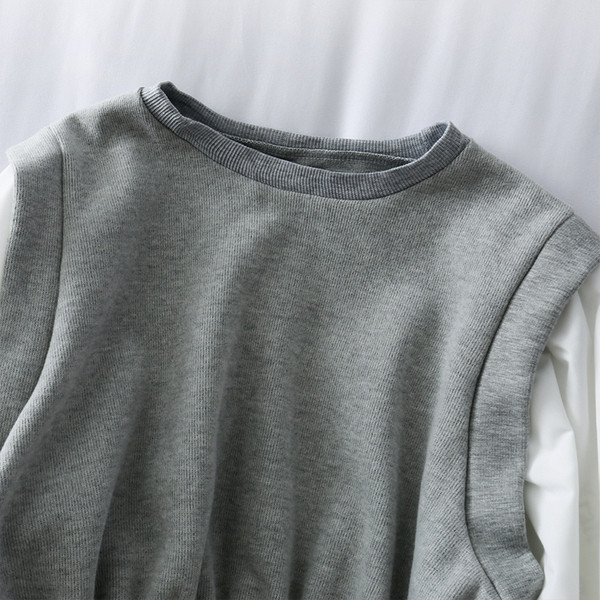 Bluză de damă modernă în negru și gri cu decolteu O