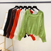 Női kötött pulóver négyzet alakú nyakkivágással, több színben