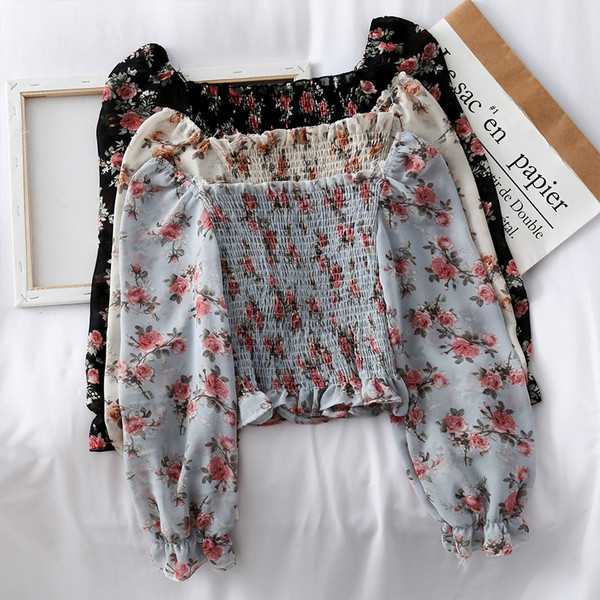 Aktuális női blúz három színben virágos motívumokkal