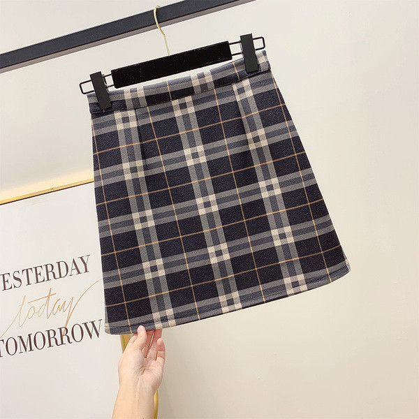 Női kockás szoknya magas derékkal, barna és fekete színben