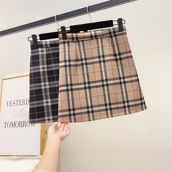 Női kockás szoknya magas derékkal, barna és fekete színben