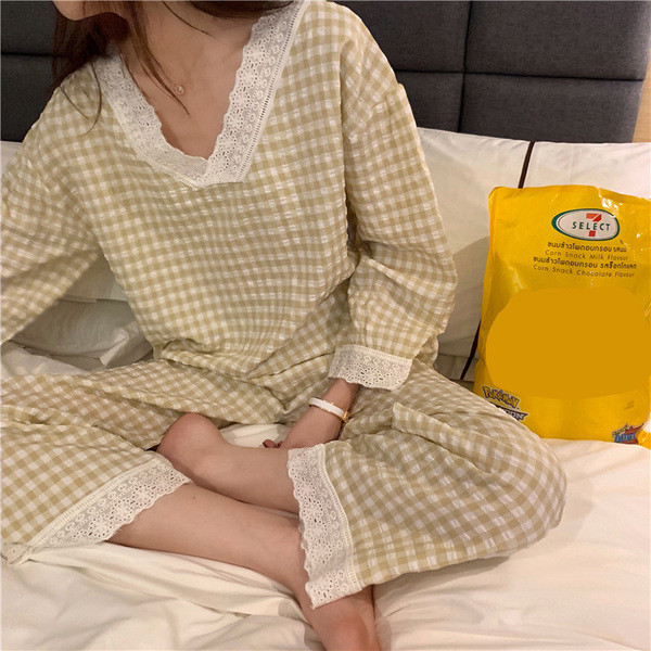 Modern női kockás pizsama csipkével
