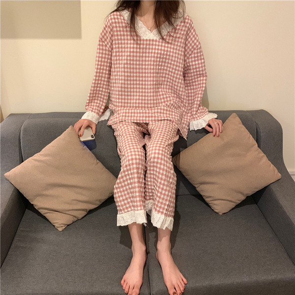 Modern női kockás pizsama csipkével
