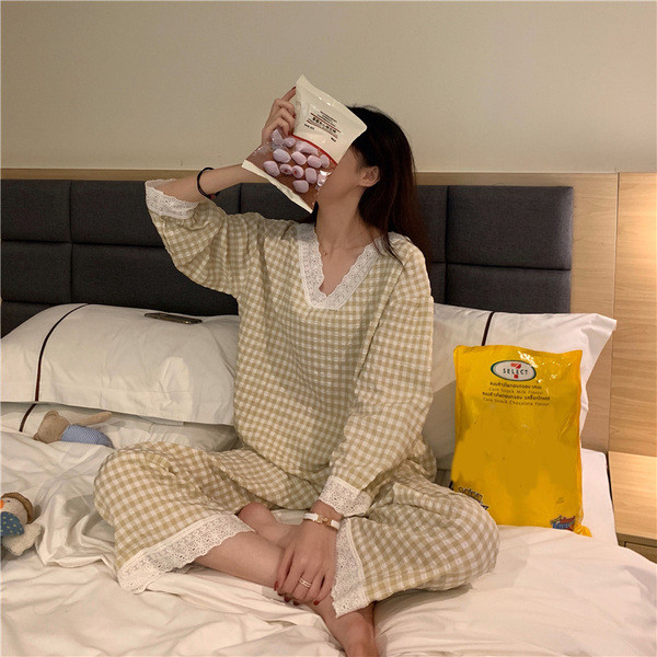 Modern női kockás pizsama csipkével