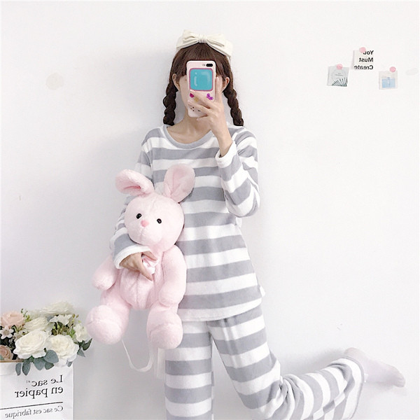 Дамска раирана пижама в два цвята сив и розов