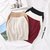 Modern női mellszobor fehér, bézs, fekete, piros és bordó színekben