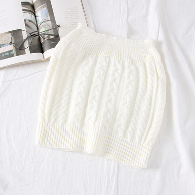 Modern női mellszobor fehér, bézs, fekete, piros és bordó színekben