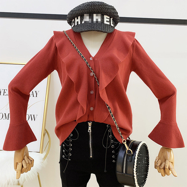 Női pulóver spitz nyakkivágással és gombokkal több színben