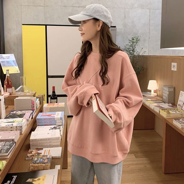 Széles, rózsaszínű női blúz modell ovális nyakkivágással