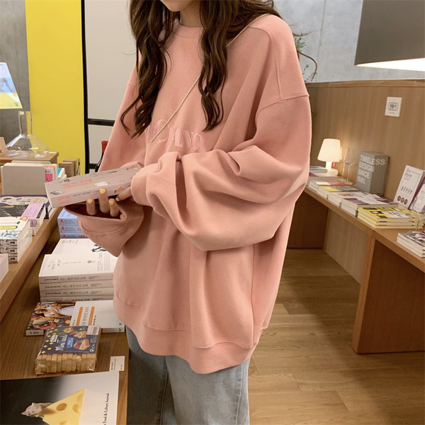 Széles, rózsaszínű női blúz modell ovális nyakkivágással