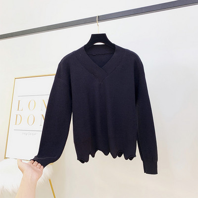 Női pulóver spitz nyakkivágással, több színben