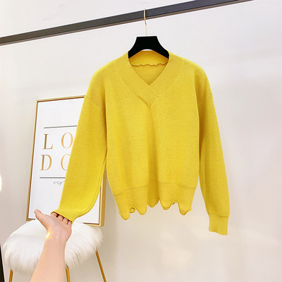 Női pulóver spitz nyakkivágással, több színben