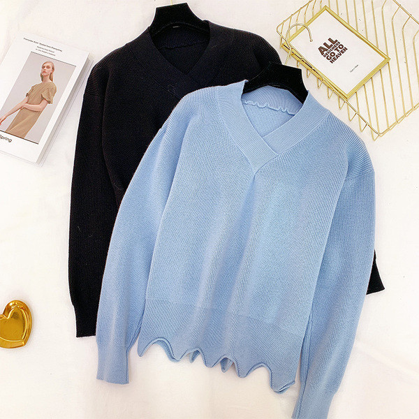 Női pulóver spitz nyakkivágással, több színben