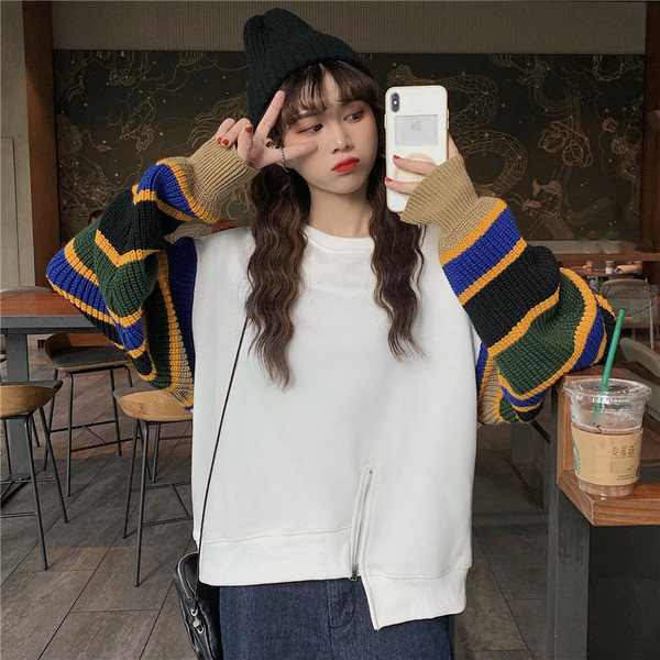 Modern női blúz színes ujjakkal és cipzárral