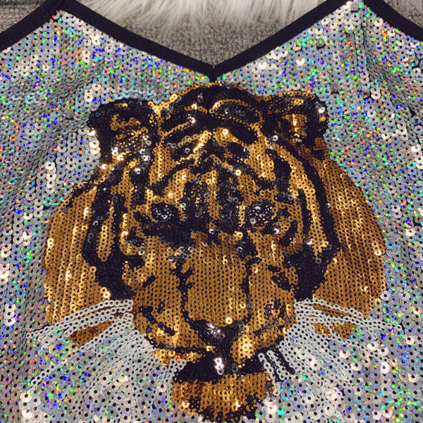 Modern női felső - rövid modell flitterekkel