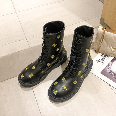 Ghete de dama moderne cu broderie si sireturi in negru