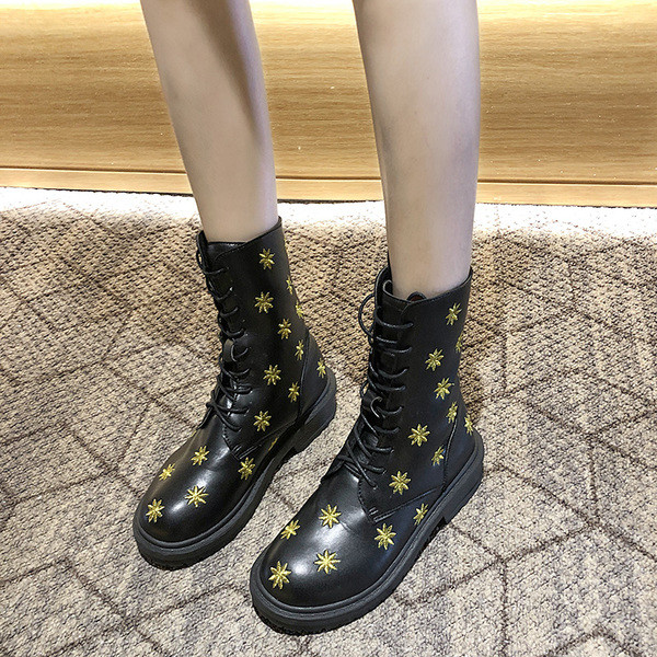 Ghete de dama moderne cu broderie si sireturi in negru