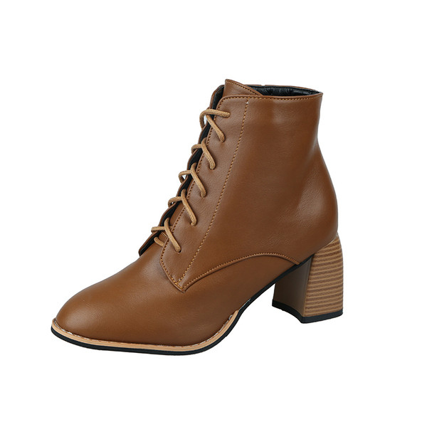 Κομψές γυναικείες μπότες με τακούνια και κορδόνια σε μαύρο και καφέ χρώμα