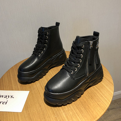 Modern női tornacipő fekete-fehér platformmal