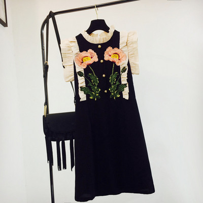 Нов модел дамска рокля с цветна бродерия в черен цвят