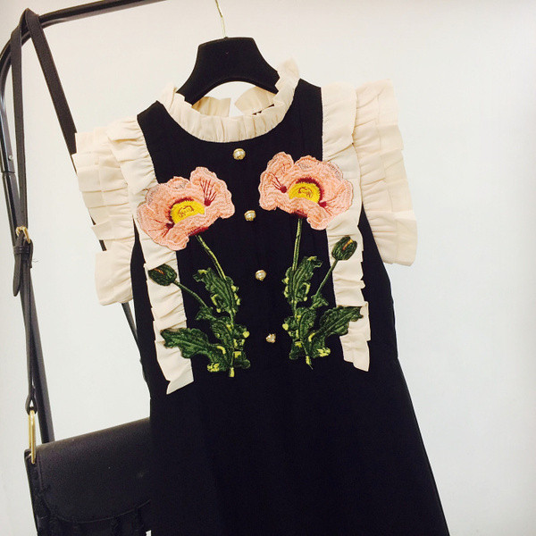 Нов модел дамска рокля с цветна бродерия в черен цвят  